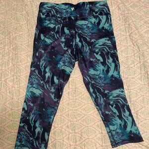 VEVO ACTIVE WOMENS HIGH -WAISTED TECH CAPRI LEGGINGS LARGE NEVER WORN.